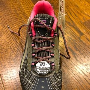 Steel toe hiking shoes..new with tags